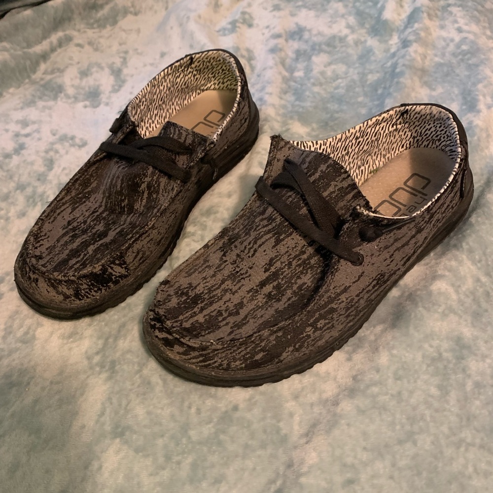 Wendy Hey Dude - size 8 - Black Marble in color